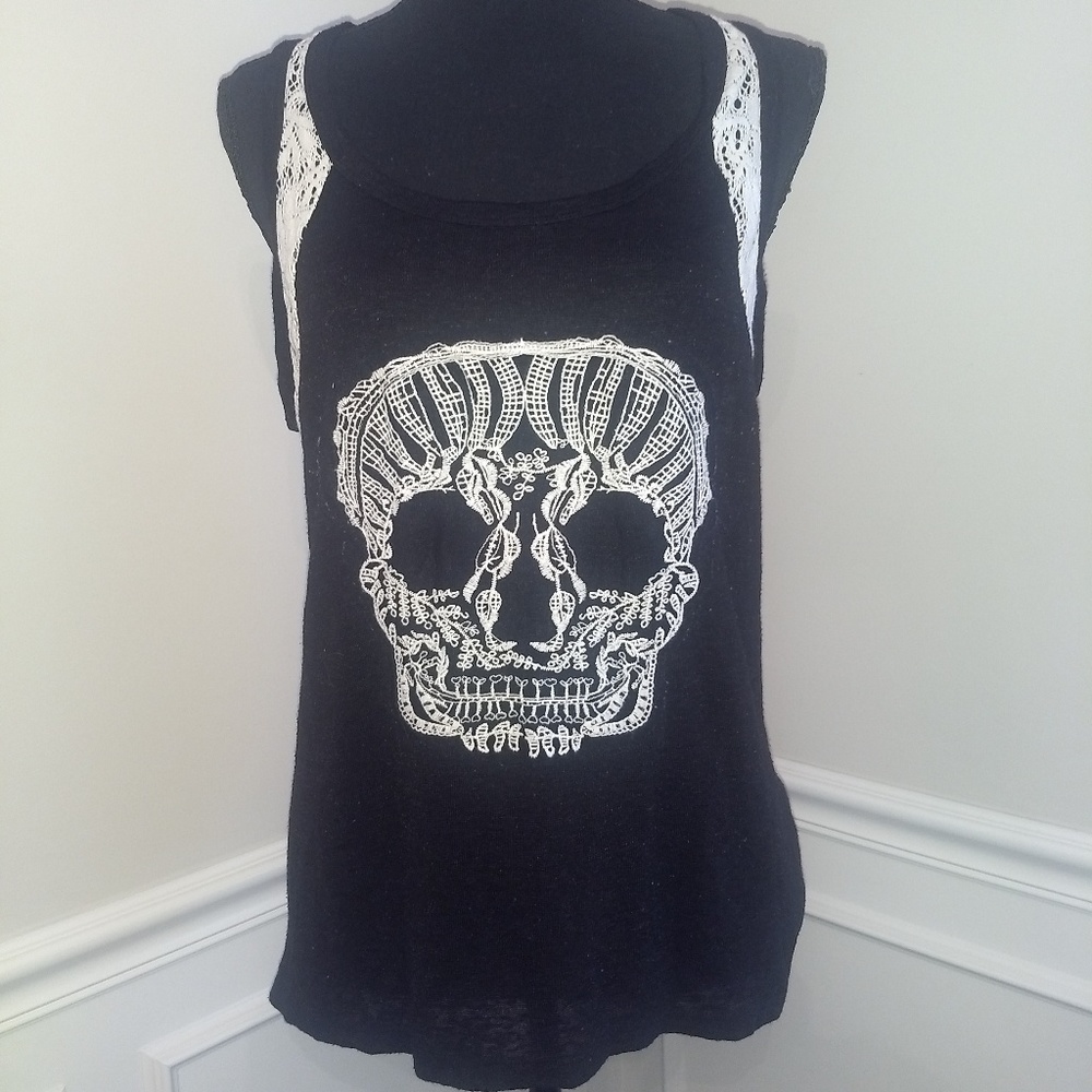 Black and White lace detailed skull shirt size XXL